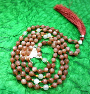 สร้อยคอลูกปัดของศิลปินชาวอินเดียงานแฮนด์เมดสร้อยคอลูกปัดกลมลายลูกพีชมูนสโตนดีไซน์ล่าสุดสำหรับใส่เล่นโยคะมาลาสีขาวของขวัญงานปาร์ตี้ - Product Image 2