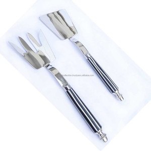 Ensemble de service en acier inoxydable plaqué argent avec poignée en résine noire avec doublure blanche - Product Image 1