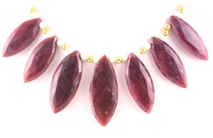 Magnifique pierre de naissance rouge rubis naturel 1 brin de juillet pierre précieuse à facettes forme Marquise perles de Briolette vente en gros - Product Image 2