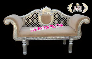 Ensemble de chaises de mandap blanches spectaculaires, chaise à dossier haut en métal doré, chaises de mariage asiatiques pour la mariée et le marié, chaises décoratives pour mandap, États-Unis - Product Image 2