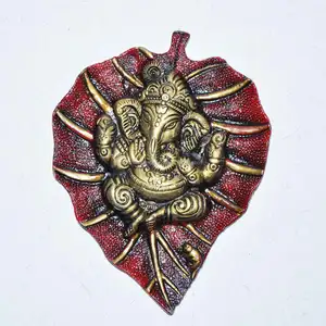 Crimson Ganesha en hoja colgante de pared recuerdo de boda indio, decoración del hogar, regalo de devolución para invitados, regalo decorativo espiritual - Product Image 1