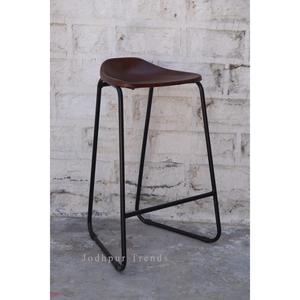 Tabouret de bar industriel vintage rétro en métal et cuir pour cuisine moderne, salle à manger, salon, chambre à coucher, salle de bain en Inde - Product Image 1