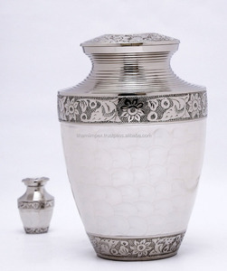 Urna de cremación para cenizas, banda Floral plateada, token a juego, latón pulido, esmalte gris, calidad prémium - Product Image 3