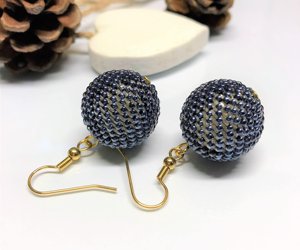 Boucles d'oreilles à billes perlées, boucles d'oreilles pendantes à billes bleu royal, créations faites à la main - Product Image 1