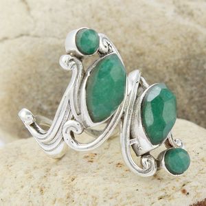 Anillo de Plata de Ley 925 con piedras preciosas de Esmeralda, joyería hecha a mano con diseños clásicos - Product Image 2