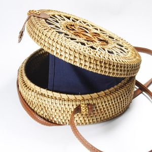 Bolsos de hombro de ratán de mimbre ecológicos para mujer de estilo bohemio de diseño caliente hechos en Vietnam con decoración de patrón de concha - Product Image 6