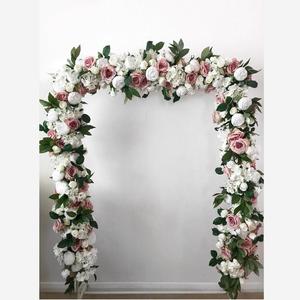 Arche de mariage carrée en métal doré pour les fleurs de mariage - Product Image 1