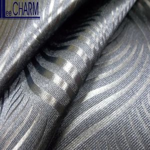 LCSS001D-4 Tela de Cortina Opaca de Lujo, Brocada, Tejida en Sarga, con Relieve, 100% Poliéster, de Taiwán - Product Image 5