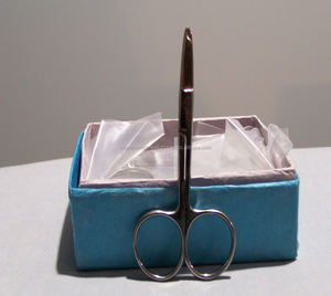 Precios baratos Tijeras de puntada Tijeras de cirugía Tijeras de corte Metal OEM Caja de acero personalizada Logotipo - Product Image 2