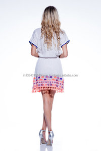 Aari เดรสสั้นปักลายสำหรับผู้หญิง, ชุดเดรสคอตตอนคอวีด้านหน้าแขนสบาย - Product Image 3