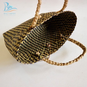 Sac en jonc de mer noir en zigzag, sac de plage en jonc de mer, sac à main pour le shopping en provenance du Vietnam - Product Image 3