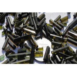 Pierres de Tourmaline naturelles non coupées, pierres naturelles de haute qualité, vert - Product Image 1