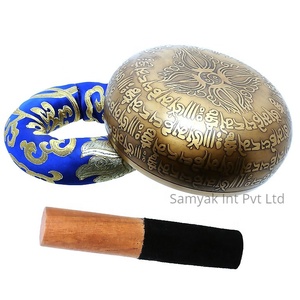 Bol de méditation tibétain en laiton fait à la main, 4 Bouddhas sculptés, style religieux gravé, yoga et méditation, matériau métallique - Product Image 4