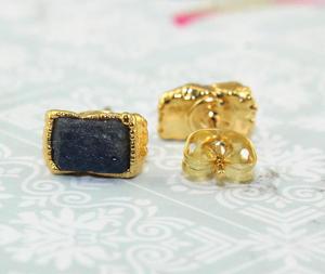 Top vente naturel aspect rugueux bleu saphir boucle d'oreille à la main en laiton or galvanoplastie usure quotidienne repousser boucle d'oreille - Product Image 2