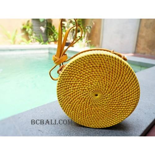 สีเหลือง