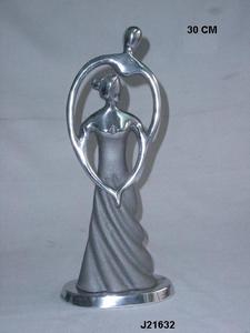 Figurine en aluminium moulé avec finition polie miroir et finition grise, sculpture de décoration intérieure en métal - Product Image 3