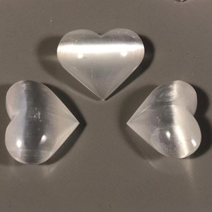 Cristales de Selenita Natural en Forma de Corazón de 4-5-6-8 cm, Hechos a Mano, para Aromaterapia, Feng Shui, Regalo, Decoración - Product Image 1