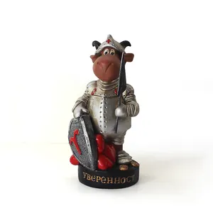 Statue de vache en résine personnalisée ornement de table d'animal soldat habillé en armure décorative pour la décoration intérieure artisanat en résine