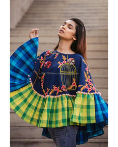 Top tipo Poncho con bordado de Aari, jaula de pájaros con volantes, de colores llamativos, con adorno de Pompón, caftán corto de complejo turístico de lujo - Product Image 1