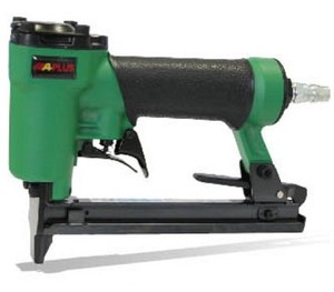 Pistola de grapas de aire APLUS 1013J con revista de acero, soporte OEM personalizable utilizado para un rango de longitud de grapa máximo de 10J de 6mm-13mm - Product Image 1