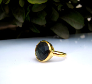 Anillo de piedras preciosas naturales de ónix negro Plata de Ley 925 chapado en oro apilable joyería de plata hecha a mano - Product Image 1
