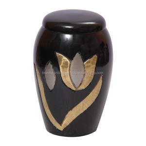 Urna Funeraria Estilo Americano Lotus de Brassworld India, Artículos Funerarios Premium - Product Image 1