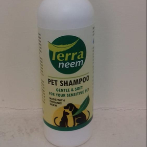 Shampoing pour animaux de compagnie Terra Neem, produit obtenu à partir d'un noyau de neem pur et resserré à froid, méthode bon pour la peau animale, 100% - Product Image 1