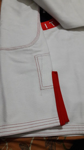 Gi BJJ personnalisé pour hommes Vente en gros de kimono Jiu Jitsu Gi brésilien Tissu léger pré-rétréci évacuant la sueur GI BJJ personnalisé pour hommes - Product Image 4