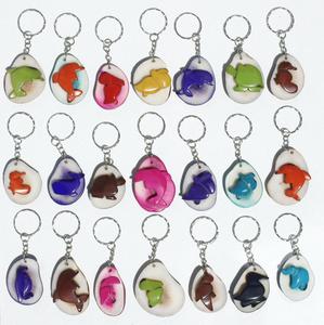 Porte-clés animaux sculpté à la main Tagua Nut Vegetal Ivory Stainless Steel Keyrings Wholesale Art and Crafts From Ecuador - Product Image 1