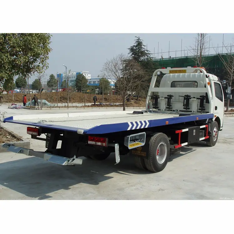 중국 Dongfeng 5 tons 도로 복구 차량 평판 견인 트럭