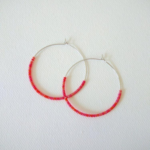 Aros grandes con cuentas, pendientes de aro, aros rosas Hechos a Mano con Amor - Product Image 1