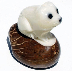 Estatuilla de gato en miniatura Escultura Arte del estilo náutico de Ecuador Tuerca de Tagua Figura de mascota Regalos para amantes de los gatos - Product Image 1