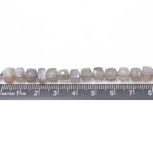 Gary Cubic Zirconia 6-8mm Cuentas facetadas Strand Cuentas de piedra con deslumbrante forma de cubo - Product Image 3