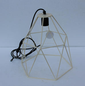 Cage en fil de fer pour petite lampe suspendue E26 de design moderne, source d'alimentation CA 220V, avec interrupteur et télécommande pour la décoration de la maison et de l'hôtel - Product Image 1