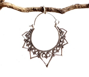 Aros de Oro Estilo Bohemia, Diseño Tribal Indio en Latón para Mujer, Regalo de Boda, Fiesta o Compromiso - Product Image 3