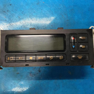 ISUZU — panneau de commande AC d'occasion, pour devant et ELF - Product Image 1