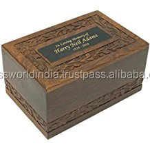 Nouvelle urne funéraire en bois sculptée à la main de style américain - Product Image 2