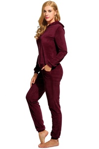 Ensemble de survêtement en velours rouge bordeaux pour femmes grande taille, personnalisé OEM, vêtements de sport d'extérieur d'hiver, antibactérien, polyester/coton - Product Image 4