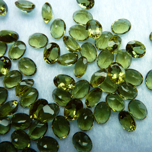 Pierre synthétique d'alexandrite en vrac, pierre précieuse à changement de couleur, créée en laboratoire, qualité AAA pour la fabrication de bijoux, vente en gros - Product Image 5