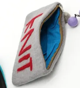 FYN-CL-011 à la mode tricot feutre porte-monnaie fait à la main par des femmes qualifiées artisans au Népal 100% laine néo-zélandaise écologique - Product Image 1