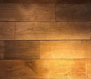 Suelos y revestimientos de tablones anchos de teca recuperada con superficie de erosión de Indonesia con diseño minimalista - Product Image 1