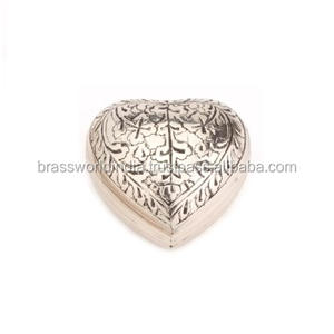 Petite urne funéraire en nickel Banbury par Brassworld India FOURNITURES FUNÉRAIRES - Product Image 1