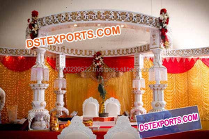 Fabricant d'accessoires de chaise de mariage indiens en fibre avec quatre piliers de lotus Accessoires de chaise de mariage de forme carrée - Product Image 3