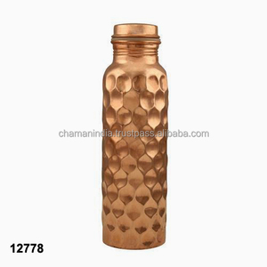 Botella de agua de cobre martillado con diamantes - Product Image 1