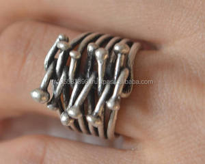 Bague vintage en forme de clou pour femme en acier inoxydable avec zircon pour fiançailles ou anniversaire de mariage - Product Image 3