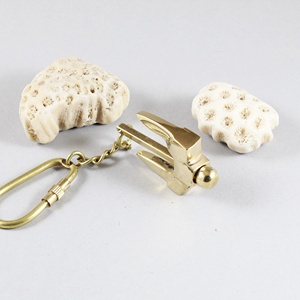 Latón antiguo europeo náutico pequeño Mini marino Stockless azul marino plegable ancla llavero con lazo de latón - Product Image 5