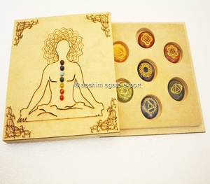 Ensemble de chakras avec gravure, cristaux naturels, minéraux de guérison, pierres Reiki, ensemble de chakras pour l'artisanat Feng thai, vente en gros - Product Image 2