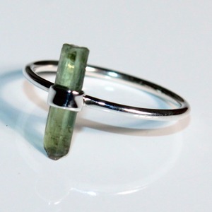 Piedra preciosa de turmalina verde cruda Natural, regalo de adolescente de Plata de Ley 925, anillo de turmalina verde cruda para entrega mundial - Product Image 1