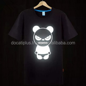 T-shirts personnalisés OEM grande taille respirants en jersey avec logo avant réfléchissant qui brille dans le noir pour hommes - Product Image 2