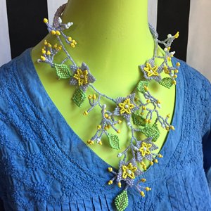   Collar Boho con Cuentas de Flor Azul Hecho a Mano - Product Image 1
